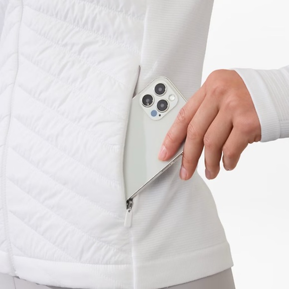 ATHLETA Women's White Quilted Ski Jacket - Picture 7 of 16